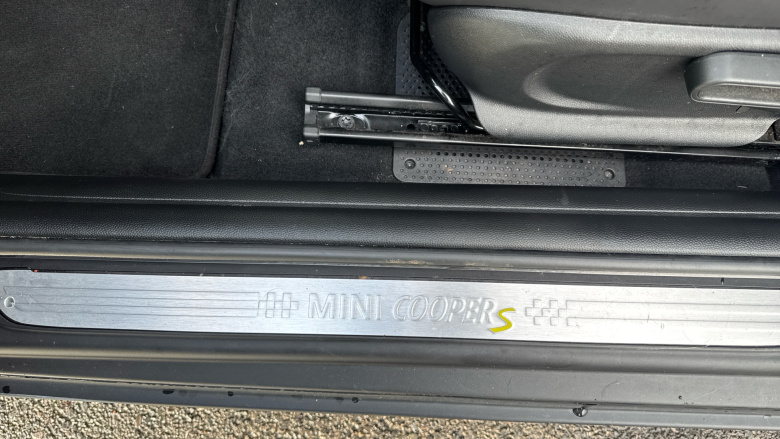 MINI Hatchback 135kW Cooper S Level 2 33kWh 3dr Auto Electric Hatchback